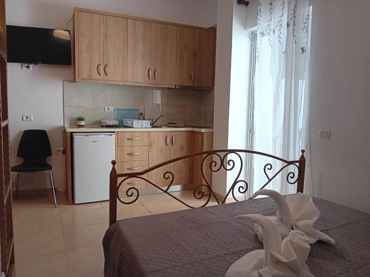 Artur Apartments Himare Exterior photo