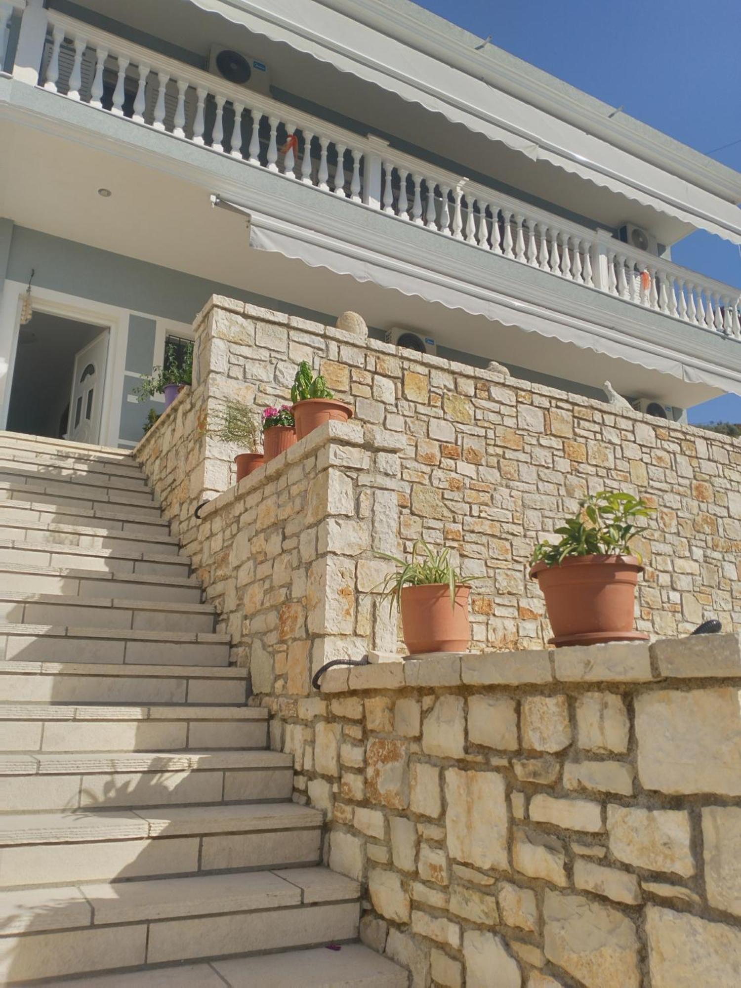 Artur Apartments Himare Exterior photo